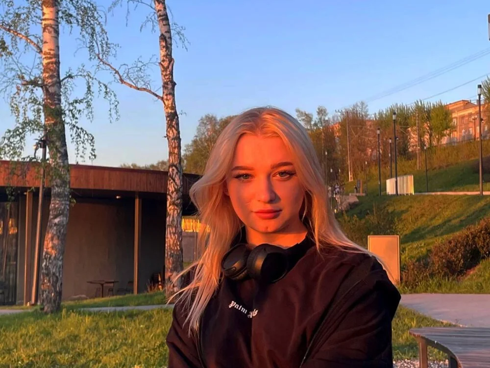 KarenaTalman Chat XXX Ngoại tuyến