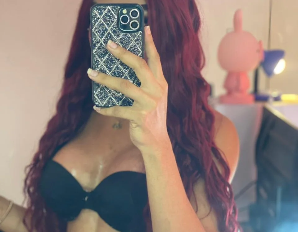 miia_leal's Offline Chat Room