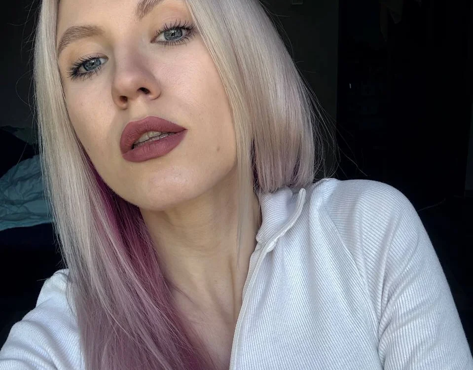 KyraFlaire offline chatrum