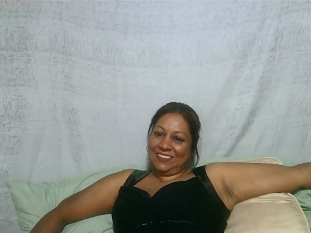 IndianSexyMilf69's cam snapshot
