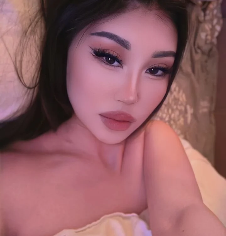 Ilona_here's Offline XXX Chat