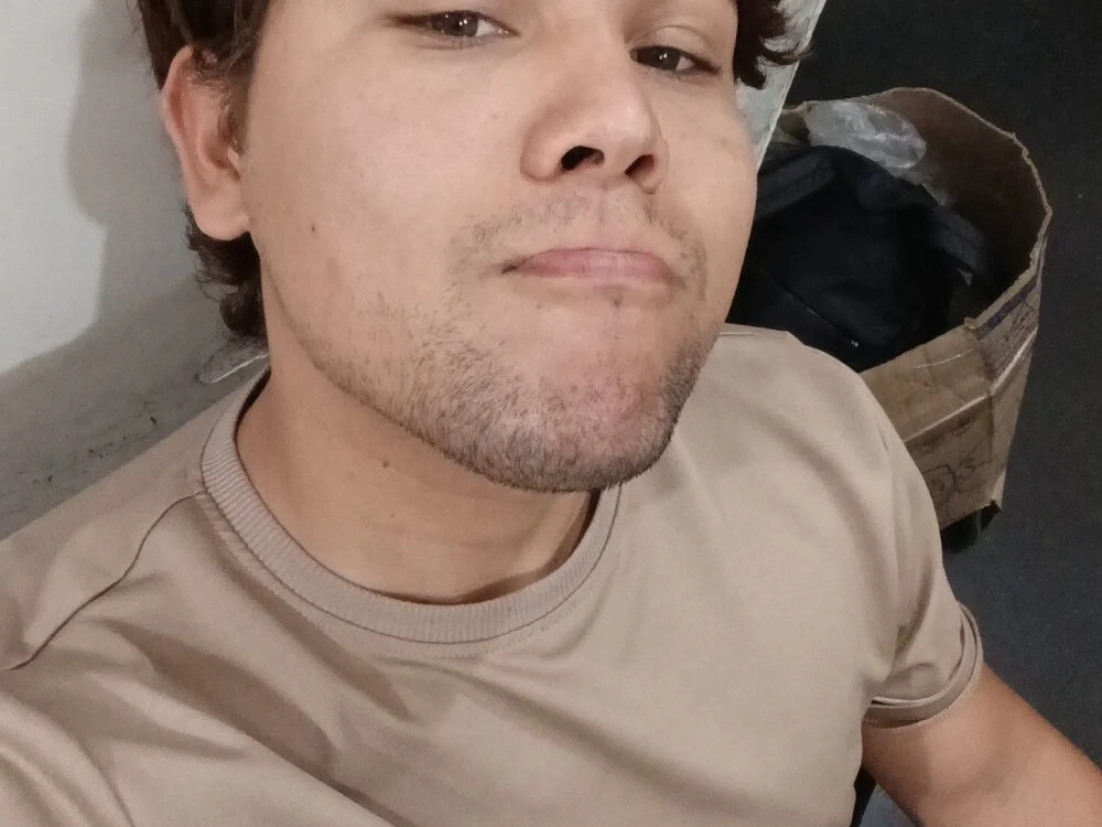 Oliver_Bach Chat XXX offline