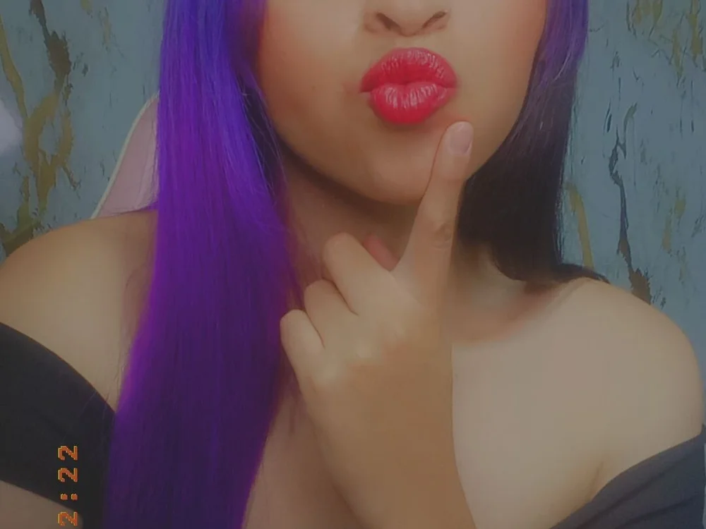 Thaylor_Martinez's Offline Chat Room