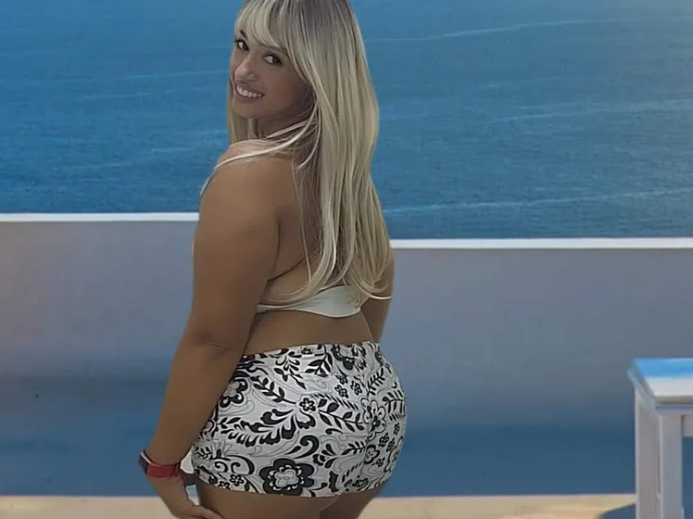 BrazilianLesbo69's Offline Chat Room