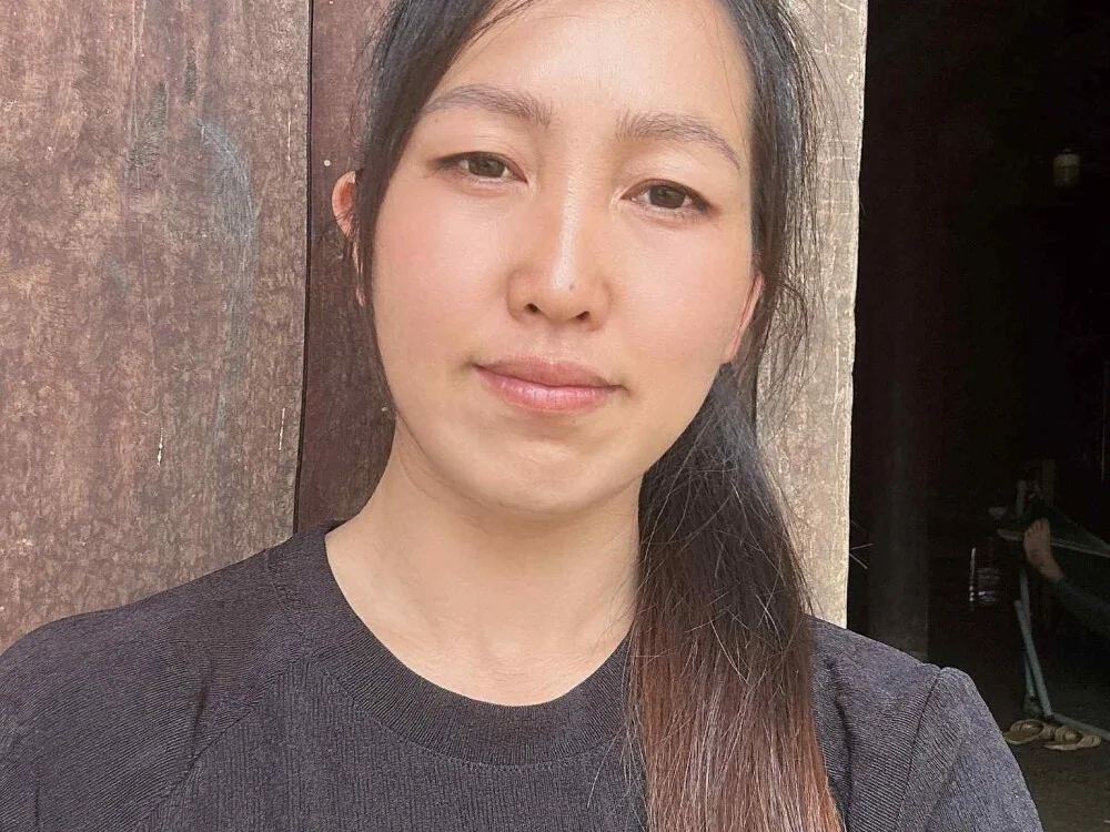 Huong-Ly অফলাইন XXX চ্যাট