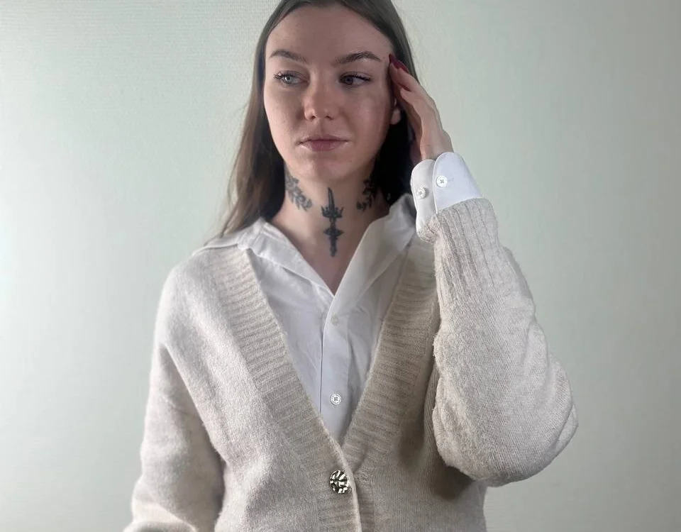 LiviaElton's Offline Chat Room