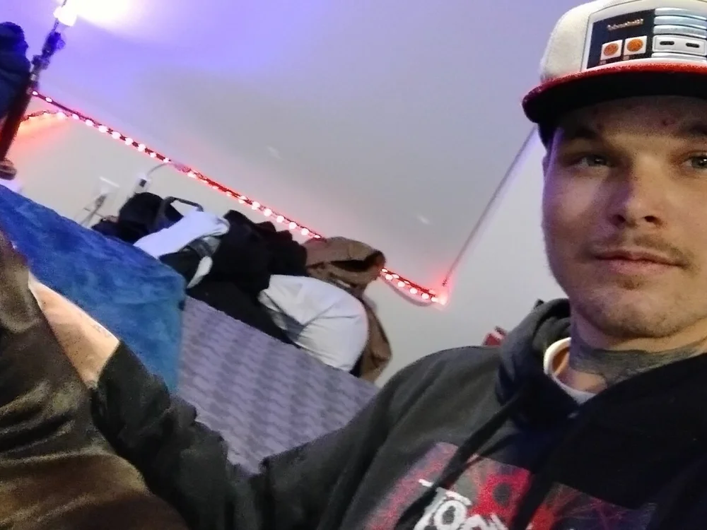 rickyspanish79's Offline Chat Room
