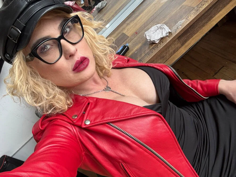 lucyhartxn Offline XXX chat