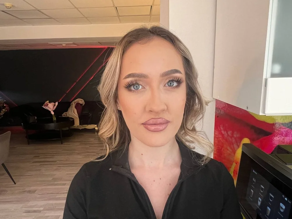 NoraSilk's Offline Chat Room