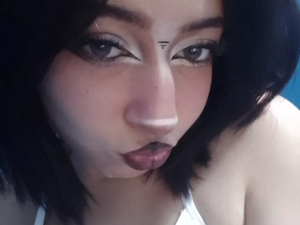 Sky_luky's Offline XXX Chat