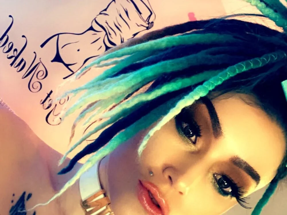 spunfamous' Offline XXX Chat