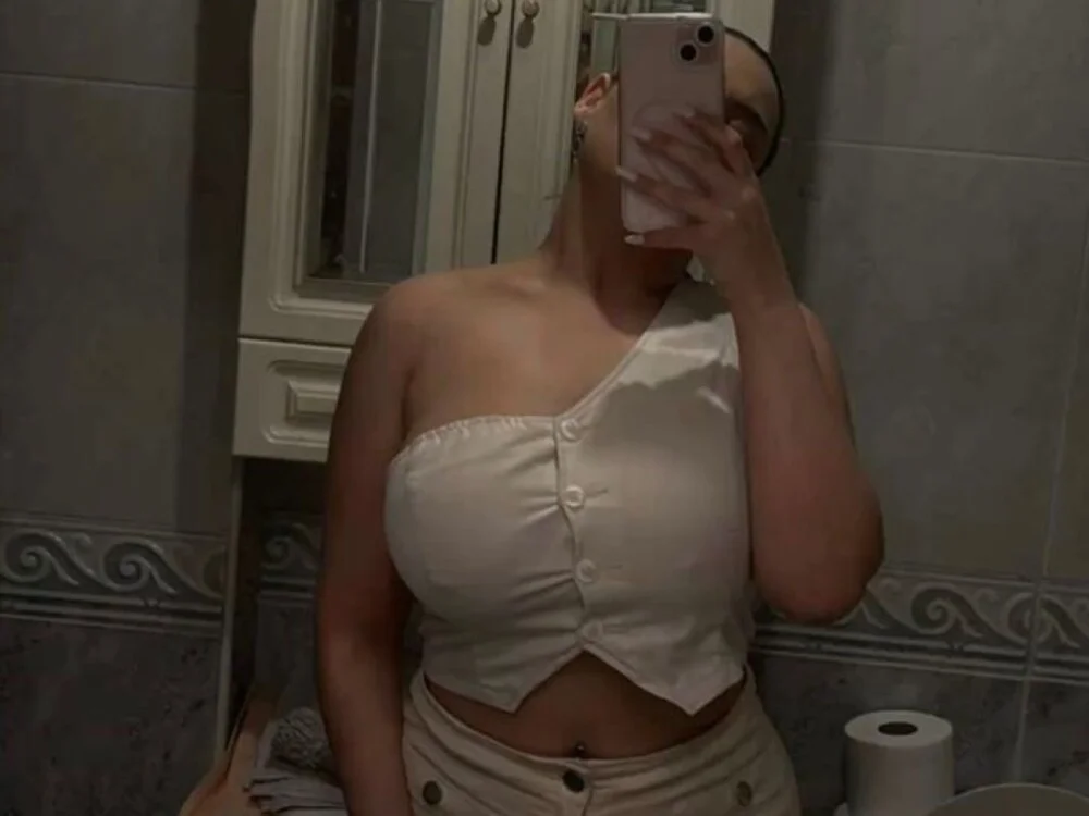 Alishababy_ offline XXX-chat