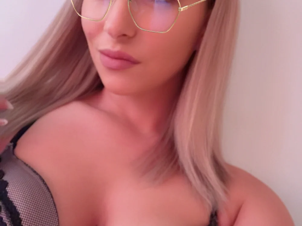 kitykity222's Offline Chat Room