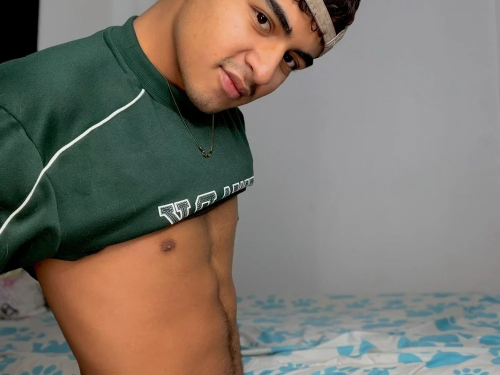 Daniel_Hot276 Chat XXX Ngoại tuyến