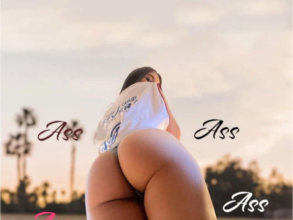 cristal_loverss' Offline XXX Chat