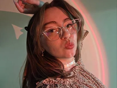 Emily_peachh - Girl 