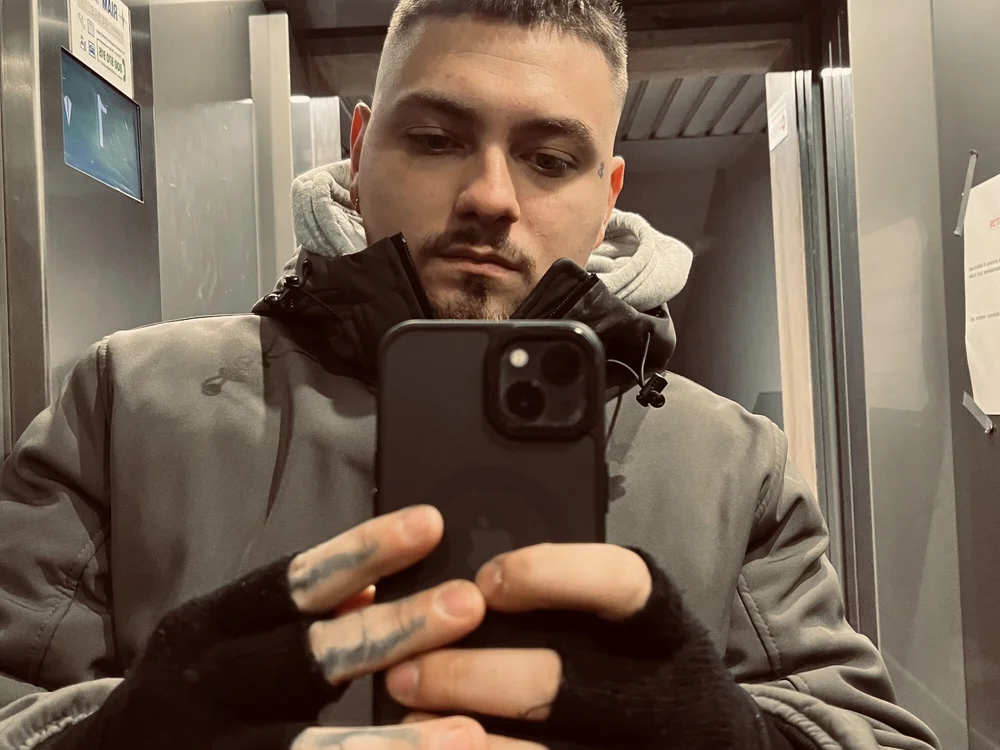 sexyDick2828's Offline XXX Chat