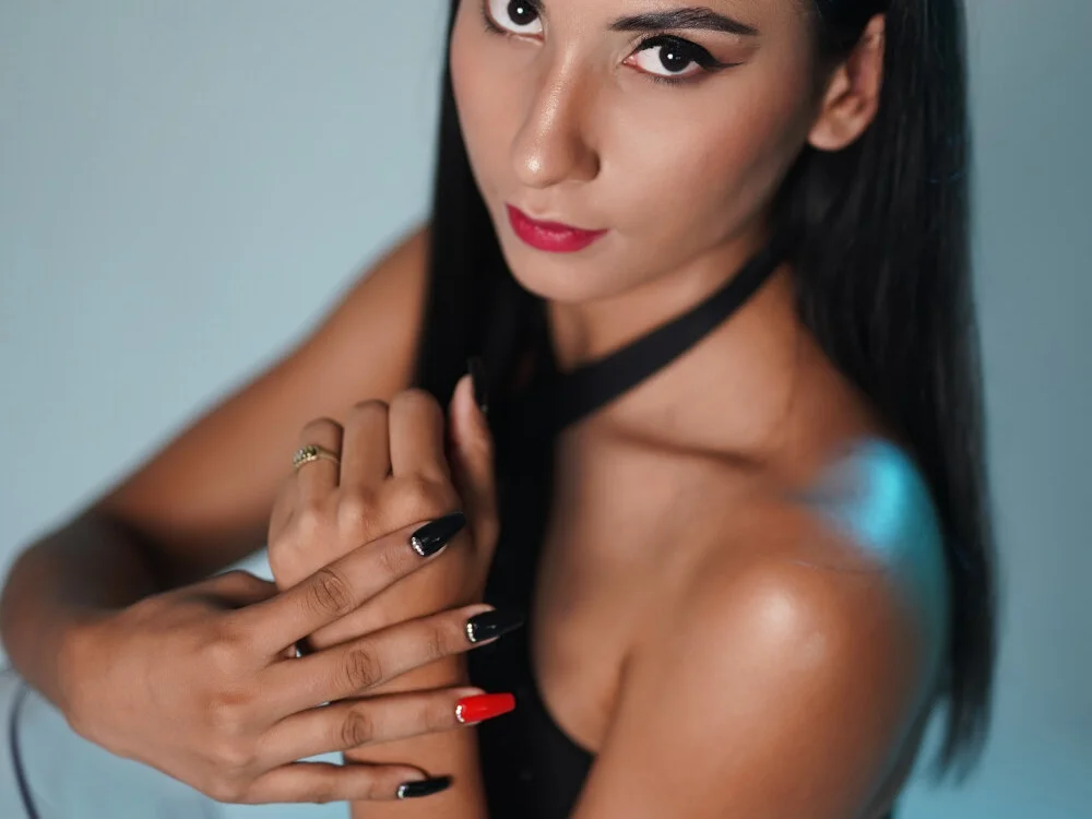 دردشة AlexxaSmall الجنسية دون اتصال