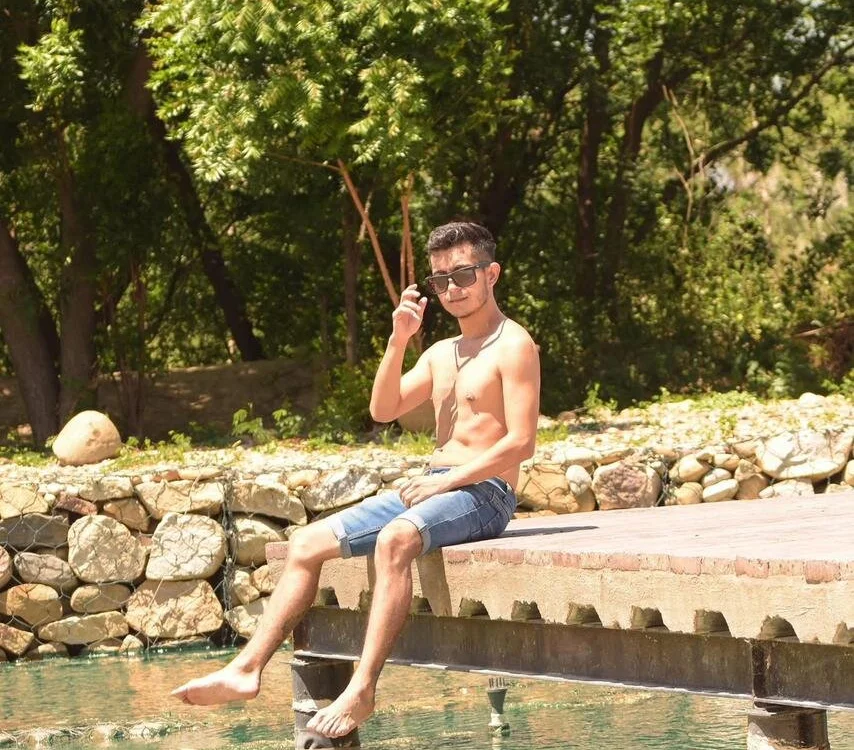 Arturocontreras11 offline XXX-chat