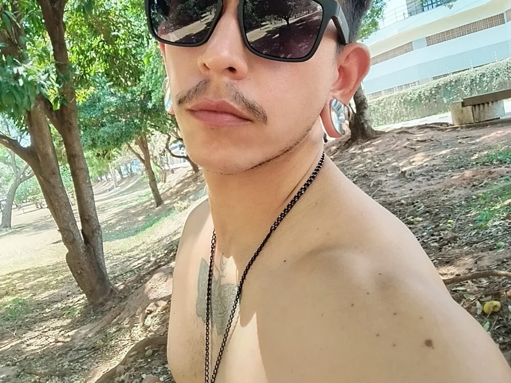 goonerboy20cmn Offline XXX chat