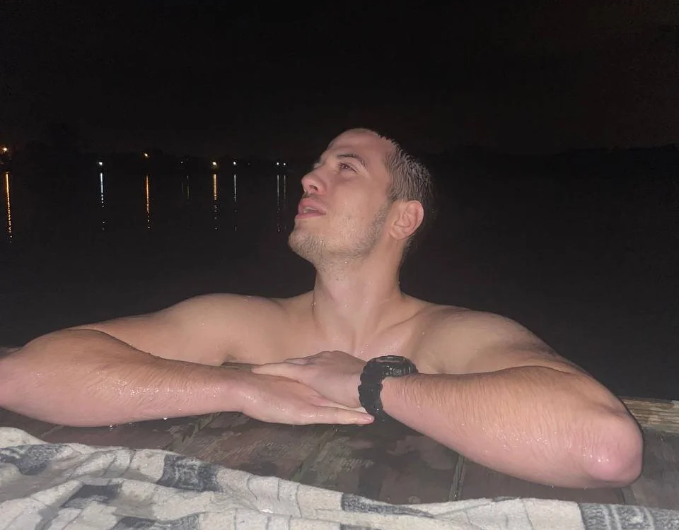 SexyAddam's Offline Chat Room