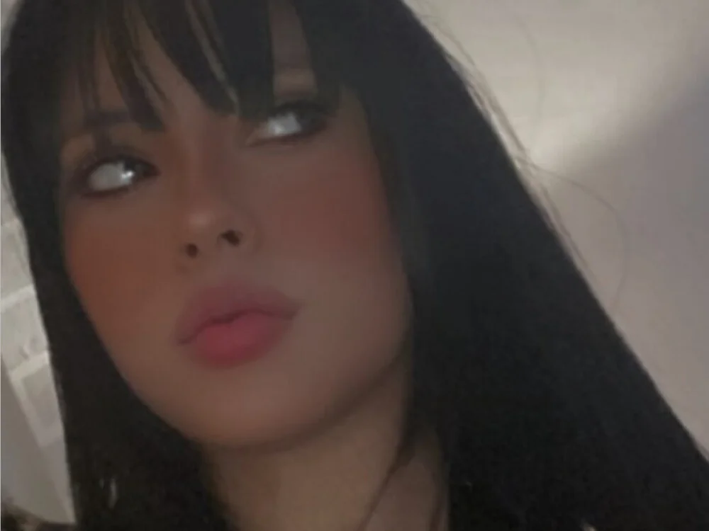 CarolinaRaven Adlı Modelin Çevrimdışı XXX Sohbeti