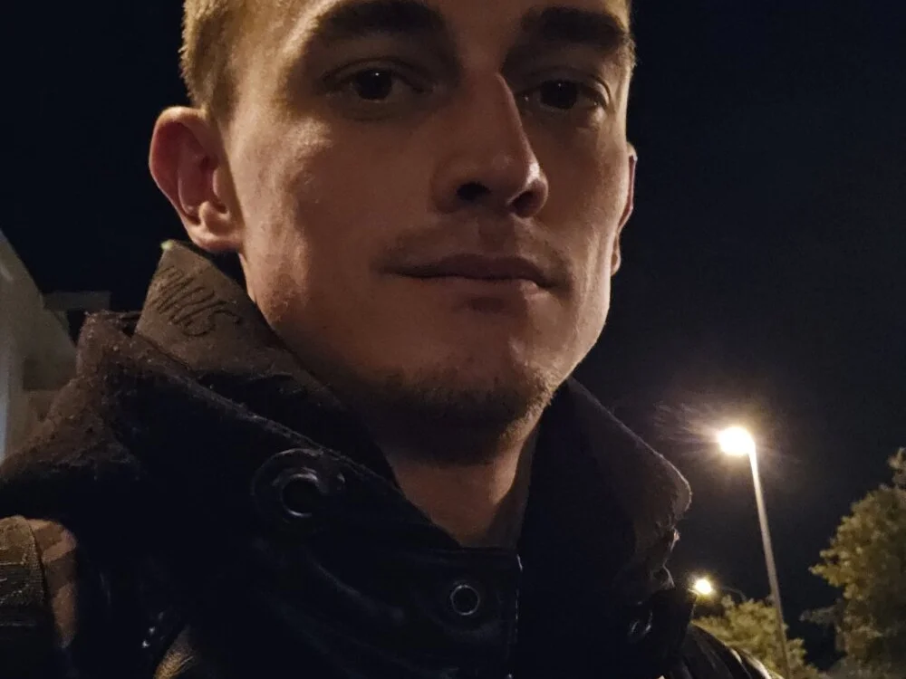 Chrisou73 离线XXX聊天