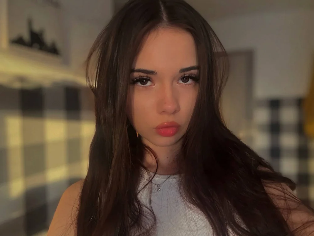 JoellaGrode Offline XXX-Chat