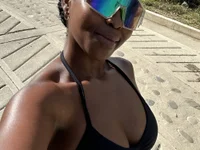 nayaraebony live cam model