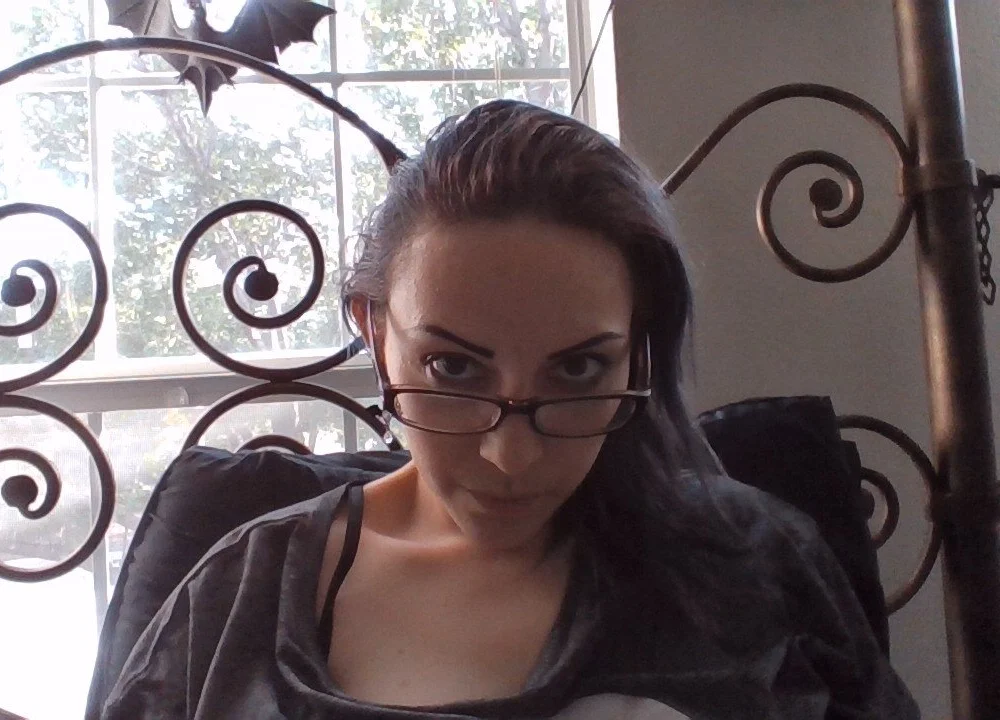 darktress' Offline Chat Room