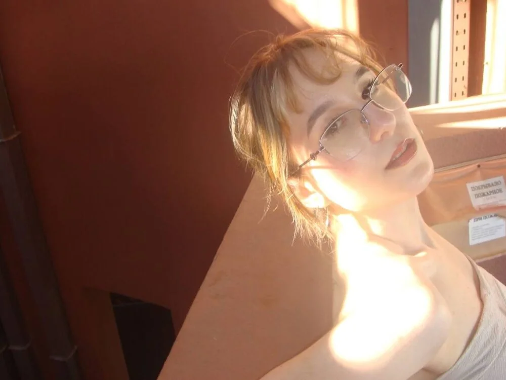 AlishaKellyi Offline XXX-Chat