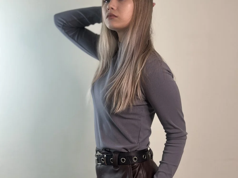 SanaSpallone's Live XXX Chat