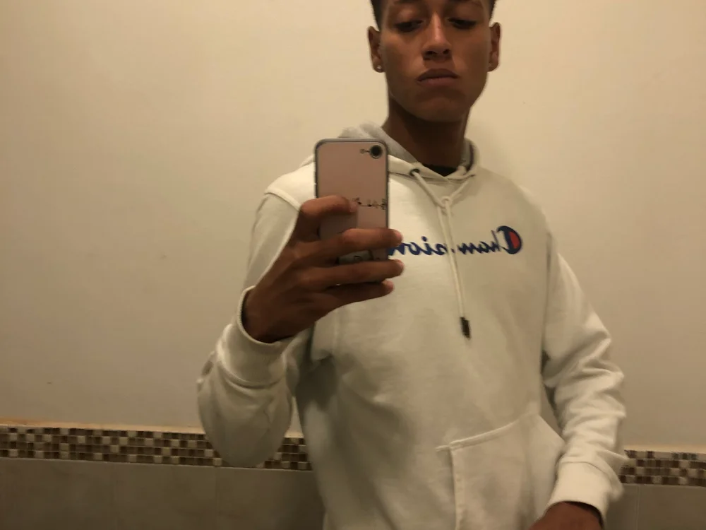 leocenteee Offline XXX-chat