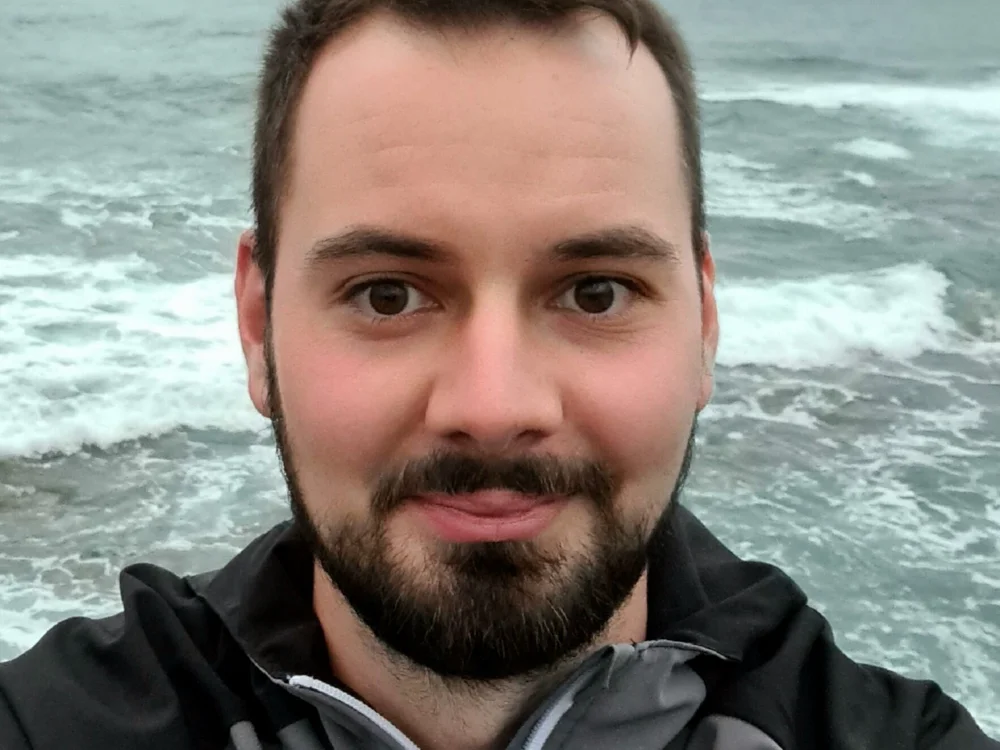 tom_pinter_'s Offline Chat Room