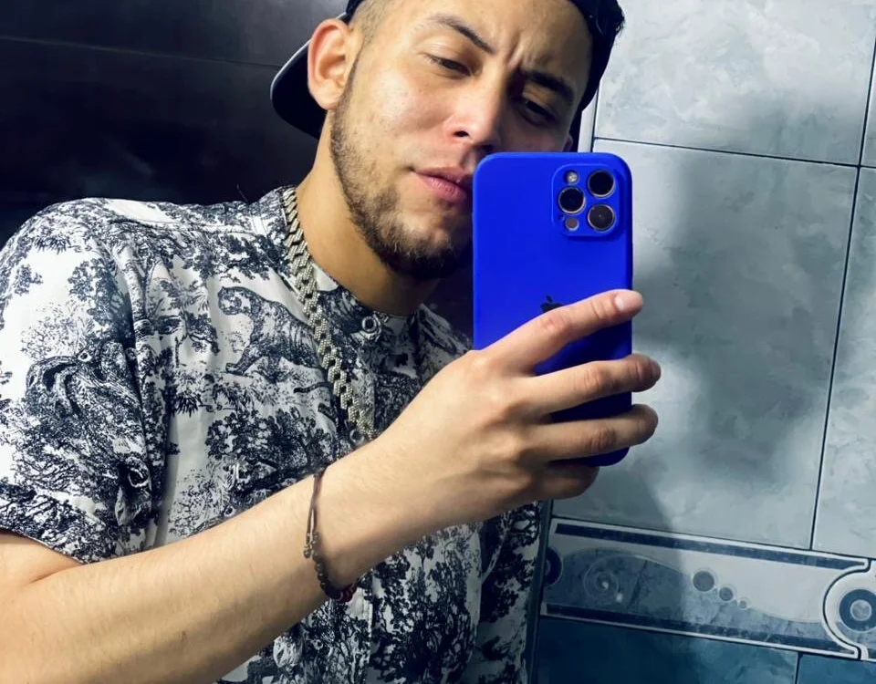 Arley_Trrz Offline XXX-Chat