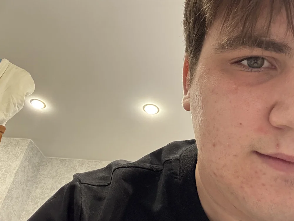 Dylon_69's Offline Chat Room