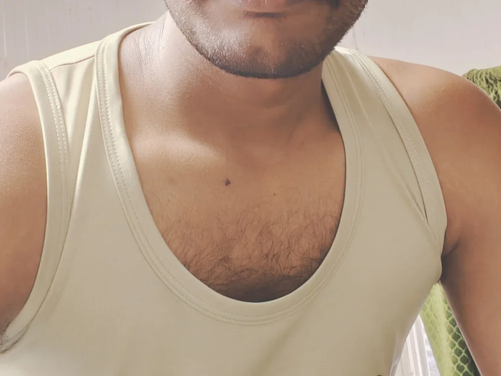 Fit_Guy143's Offline Chat Room