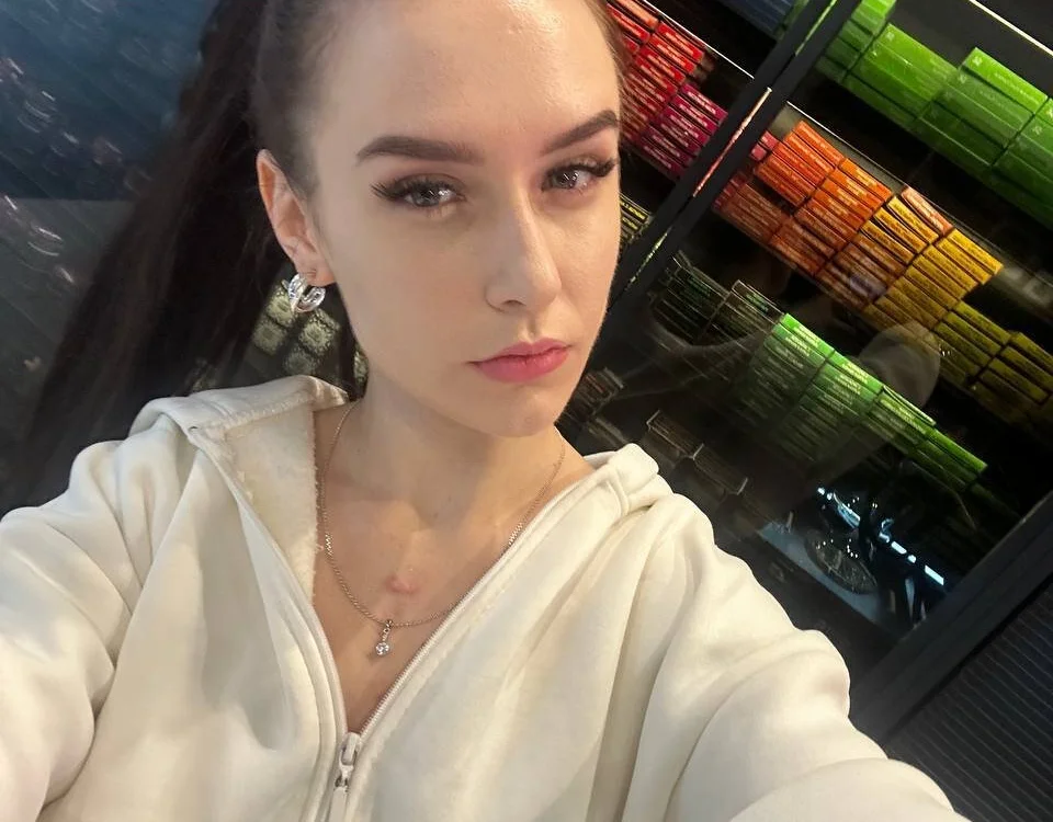 _Flower_Emily_'s Offline Chat Room