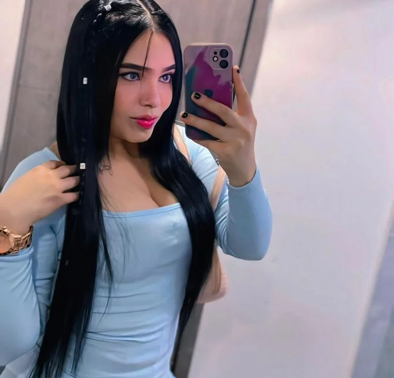 Alaia__1's Offline XXX Chat