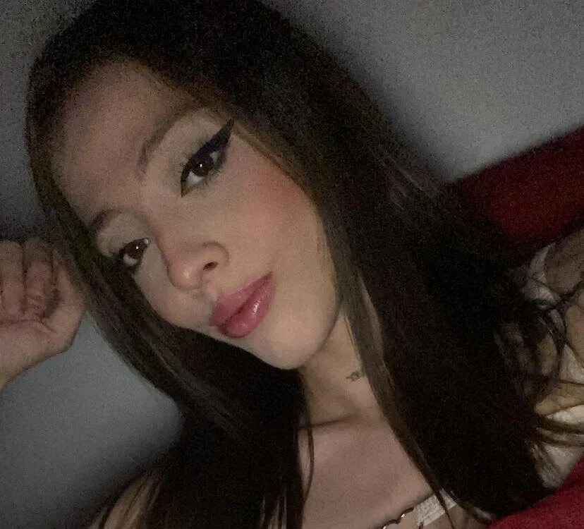 Mia_29's Offline Chat Room