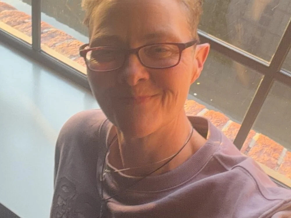 Chat +18 off-line de Curvy-Jinx