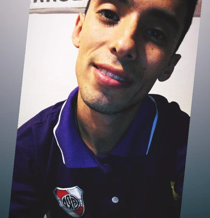 AxelRodrigoCm20's Offline Chat Room
