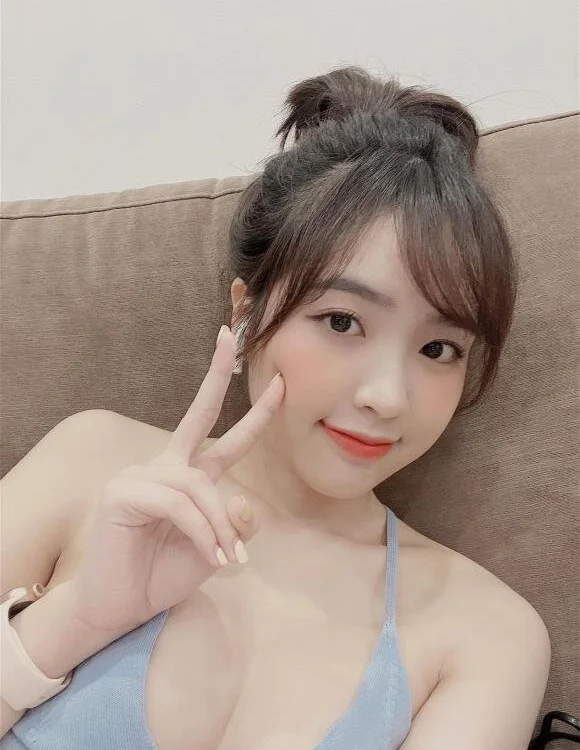 Hotshow-18's Offline XXX Chat