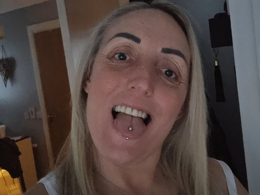 Offline XXX chat theblondecocklover