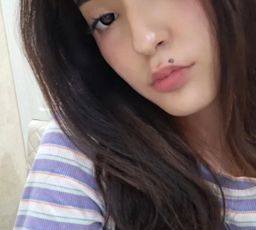 צ'אט XXX לא מקוון של Adel_Muur