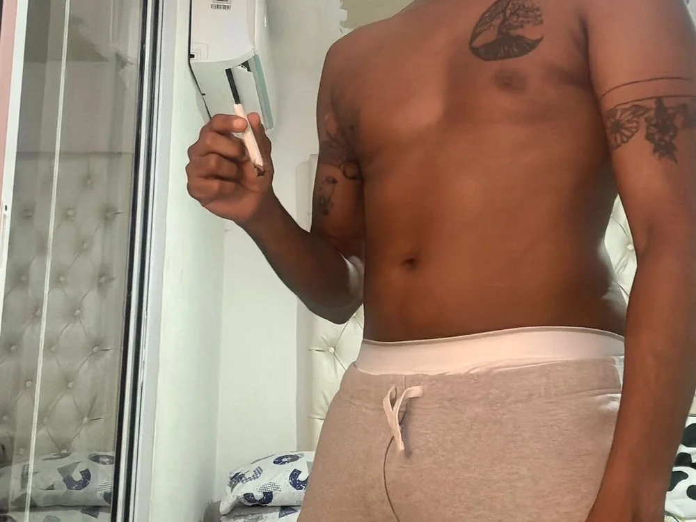 Pierre_Liewtowndsn Offline XXX chat
