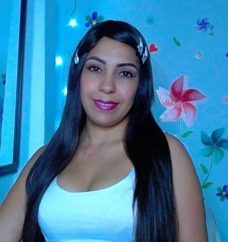 perla_hot23's Offline Chat Room