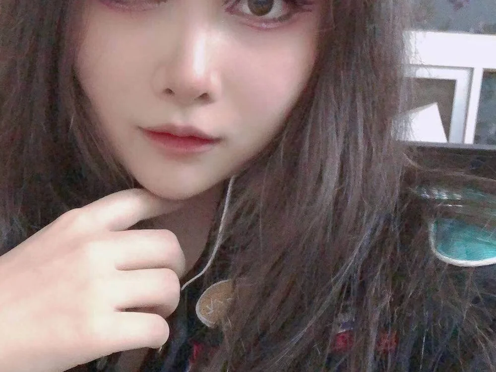 menggirl-a's Offline Chat Room