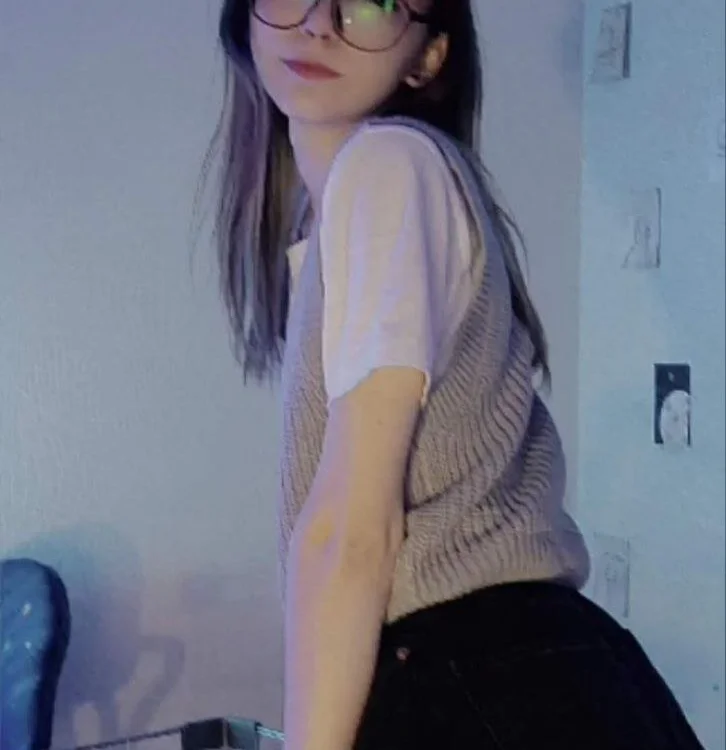 AmeliaKamishiro offline XXX-chat