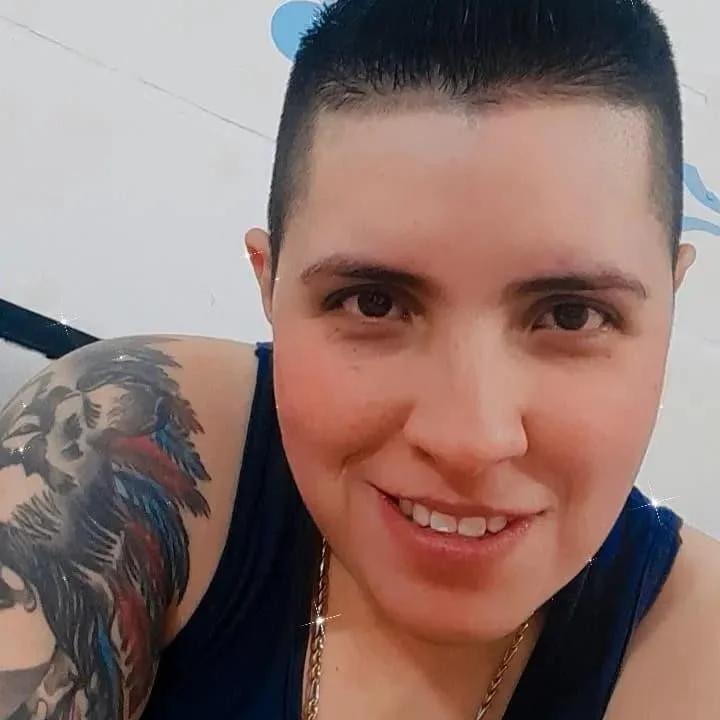 Alba_Degeneres' Offline Chat Room
